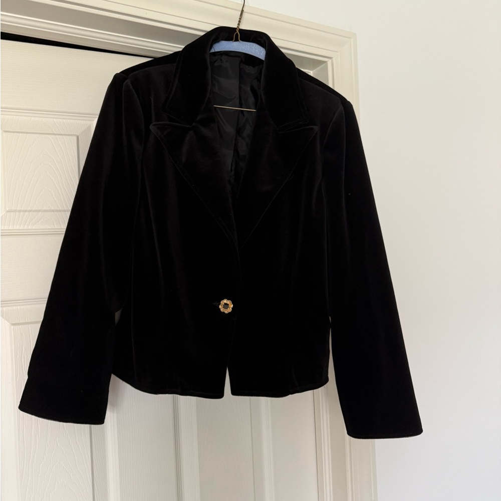 Elegant Black Velvet Women's Jacket